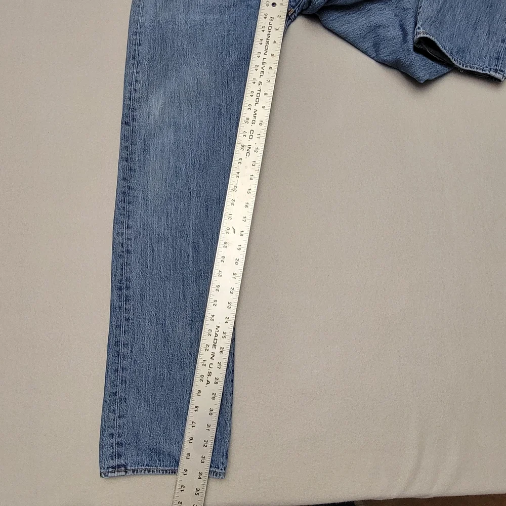 Levi's 501 Jeans men's 34x34 Original Straight Fit Button Fly Light Blue Denim - Picture 4 of 16